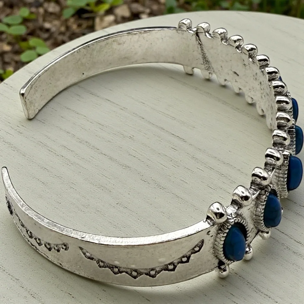 Silver and Blue Stone Women's cuff​​ - Picture 4 of 5